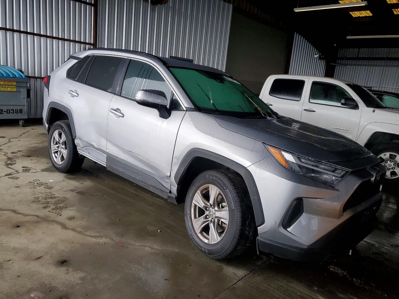 2022 TOYOTA RAV4 XLE photo 4