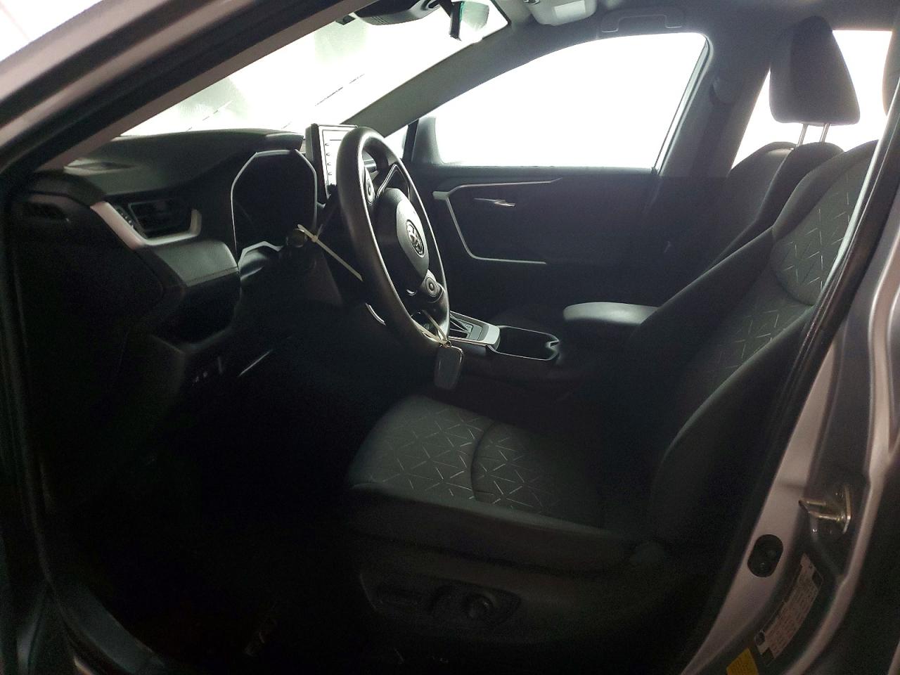 2022 TOYOTA RAV4 XLE photo 7