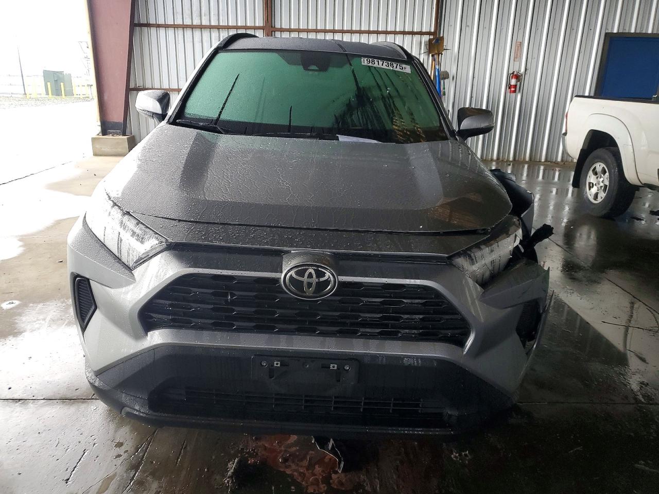 2022 TOYOTA RAV4 XLE photo 5