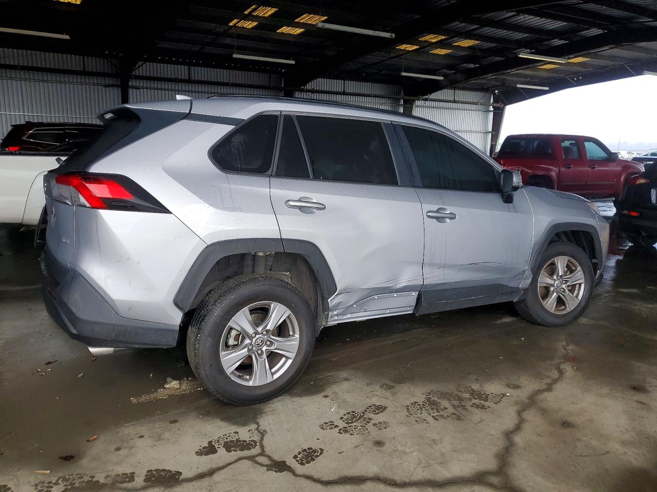 2022 TOYOTA RAV4 XLE photo 3
