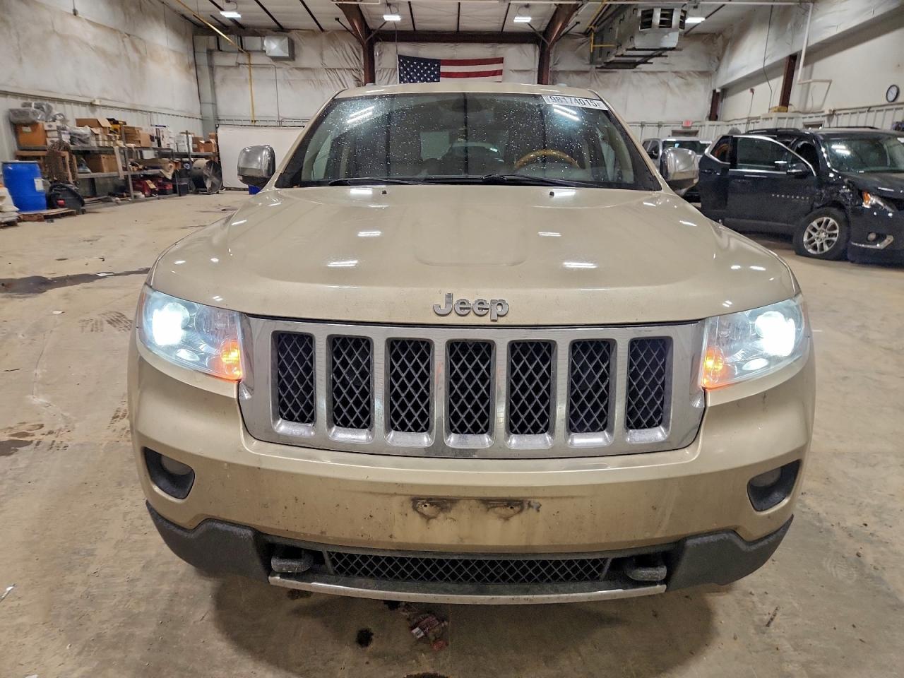 2011 JEEP GRAND CHEROKEE OVERLAND photo 5