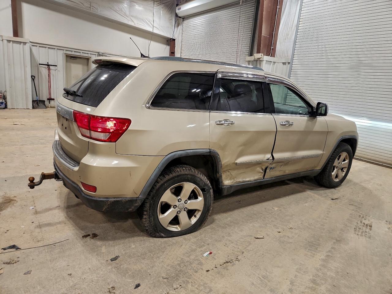 2011 JEEP GRAND CHEROKEE OVERLAND photo 3