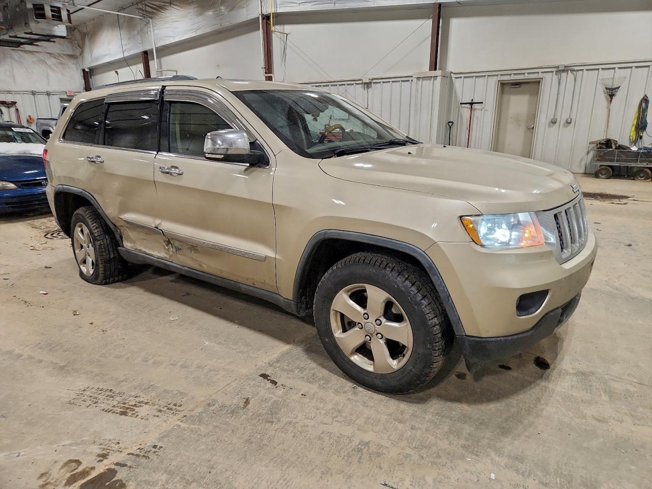 2011 JEEP GRAND CHEROKEE OVERLAND photo 4