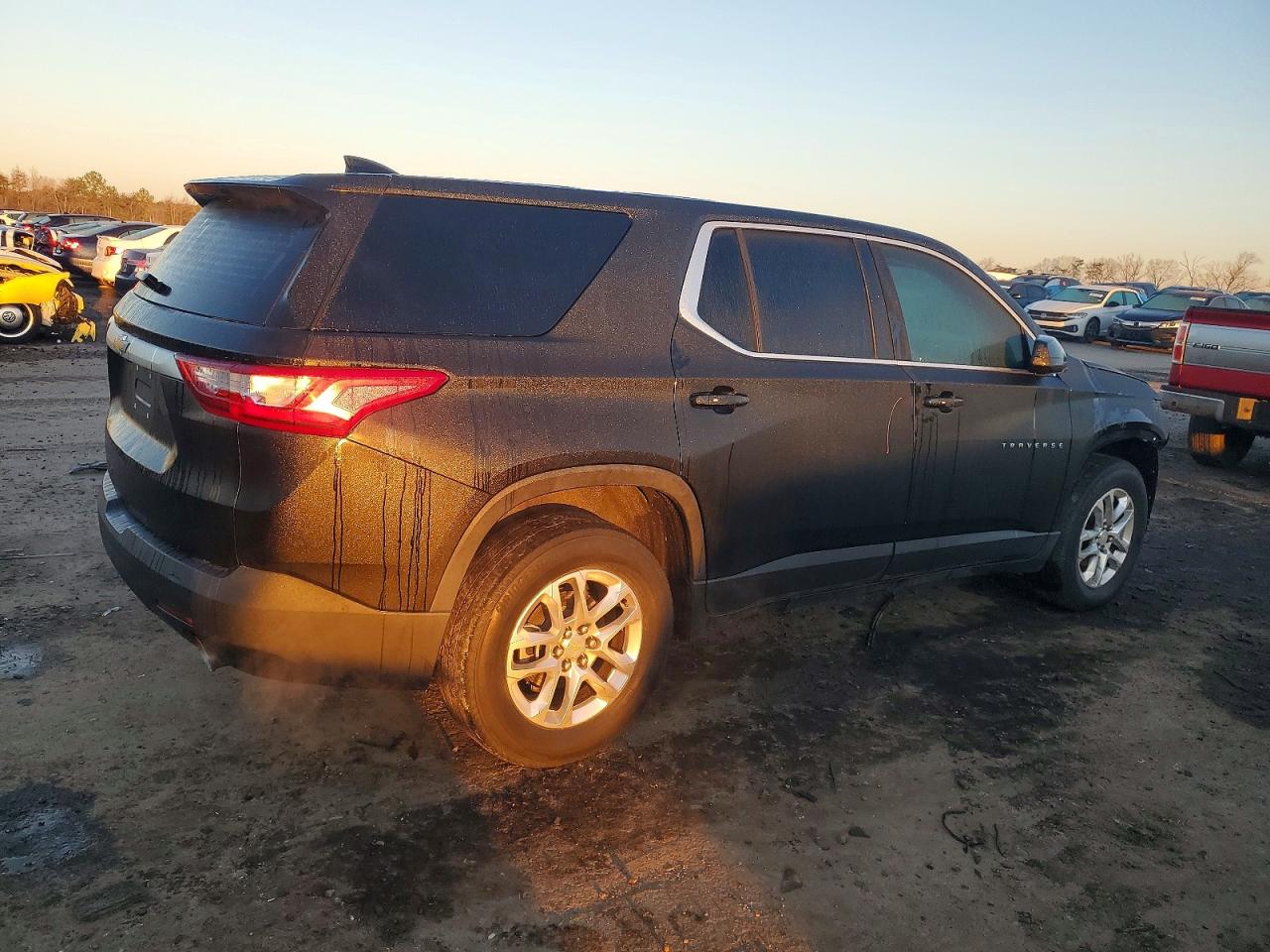 2020 CHEVROLET TRAVERSE LS photo 3