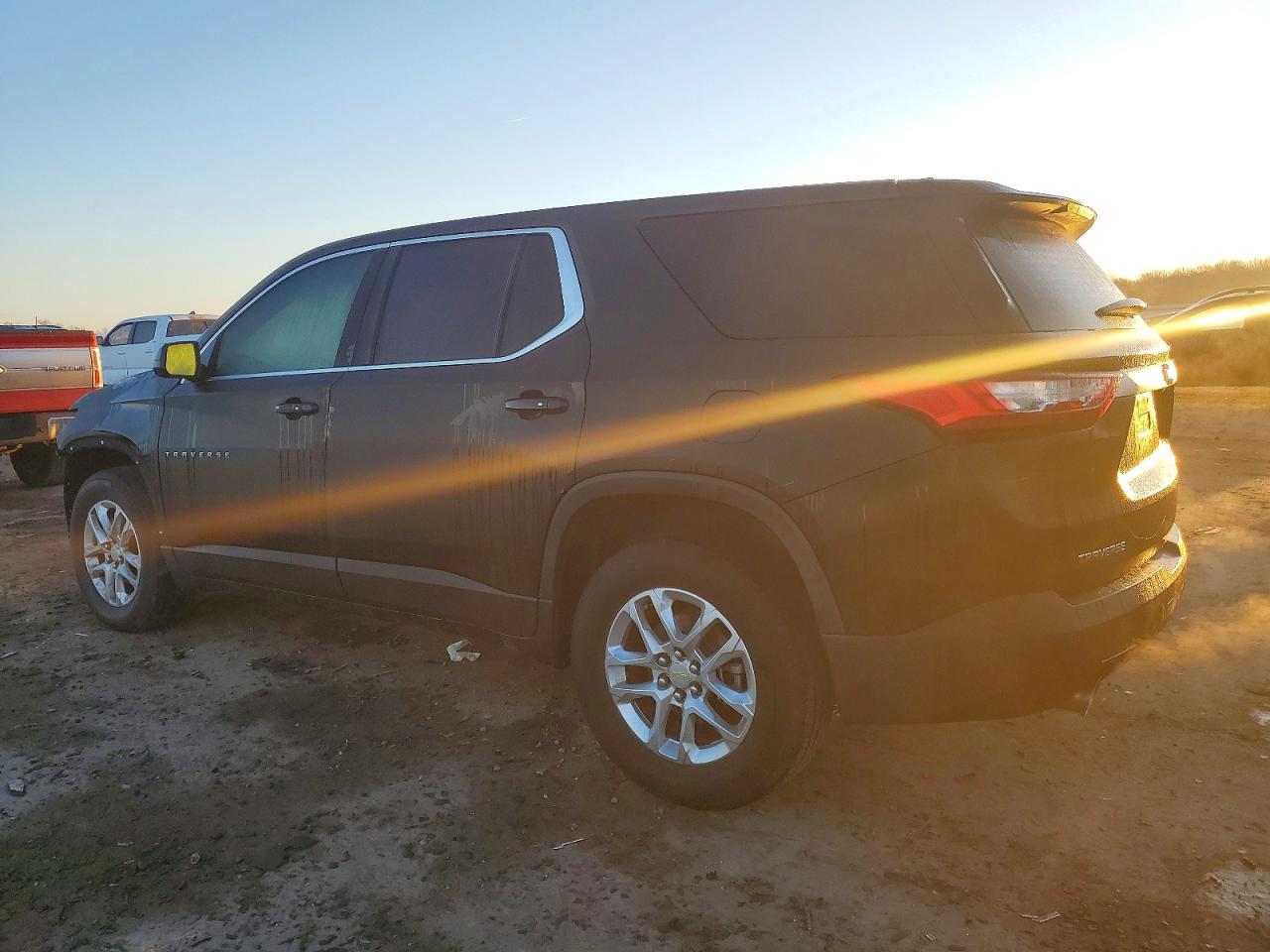 2020 CHEVROLET TRAVERSE LS photo 2