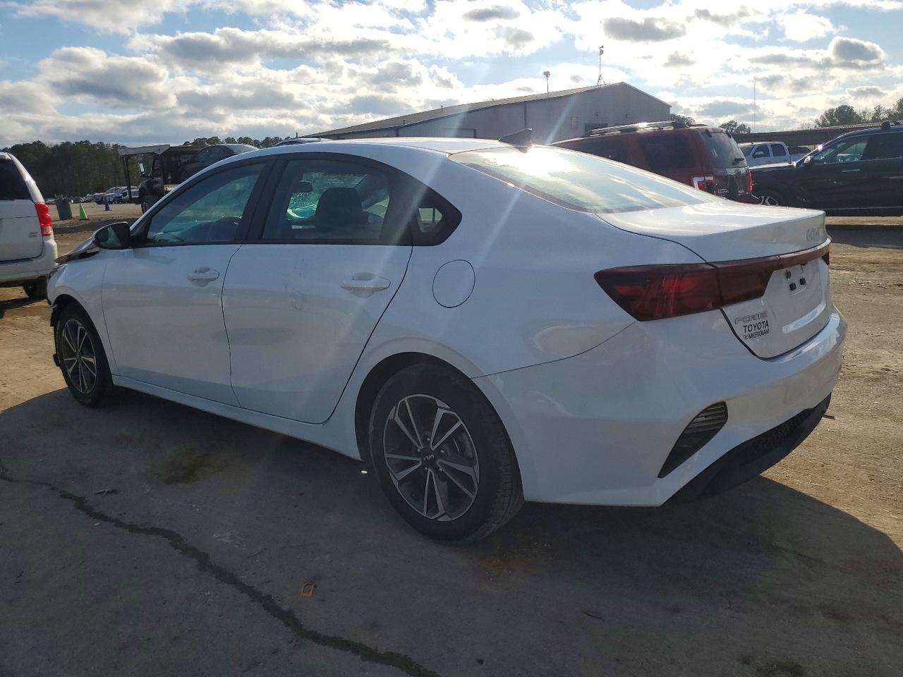 2023 KIA FORTE LX photo 2