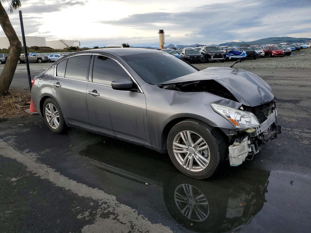 2013 INFINITI G37 BASE photo 4