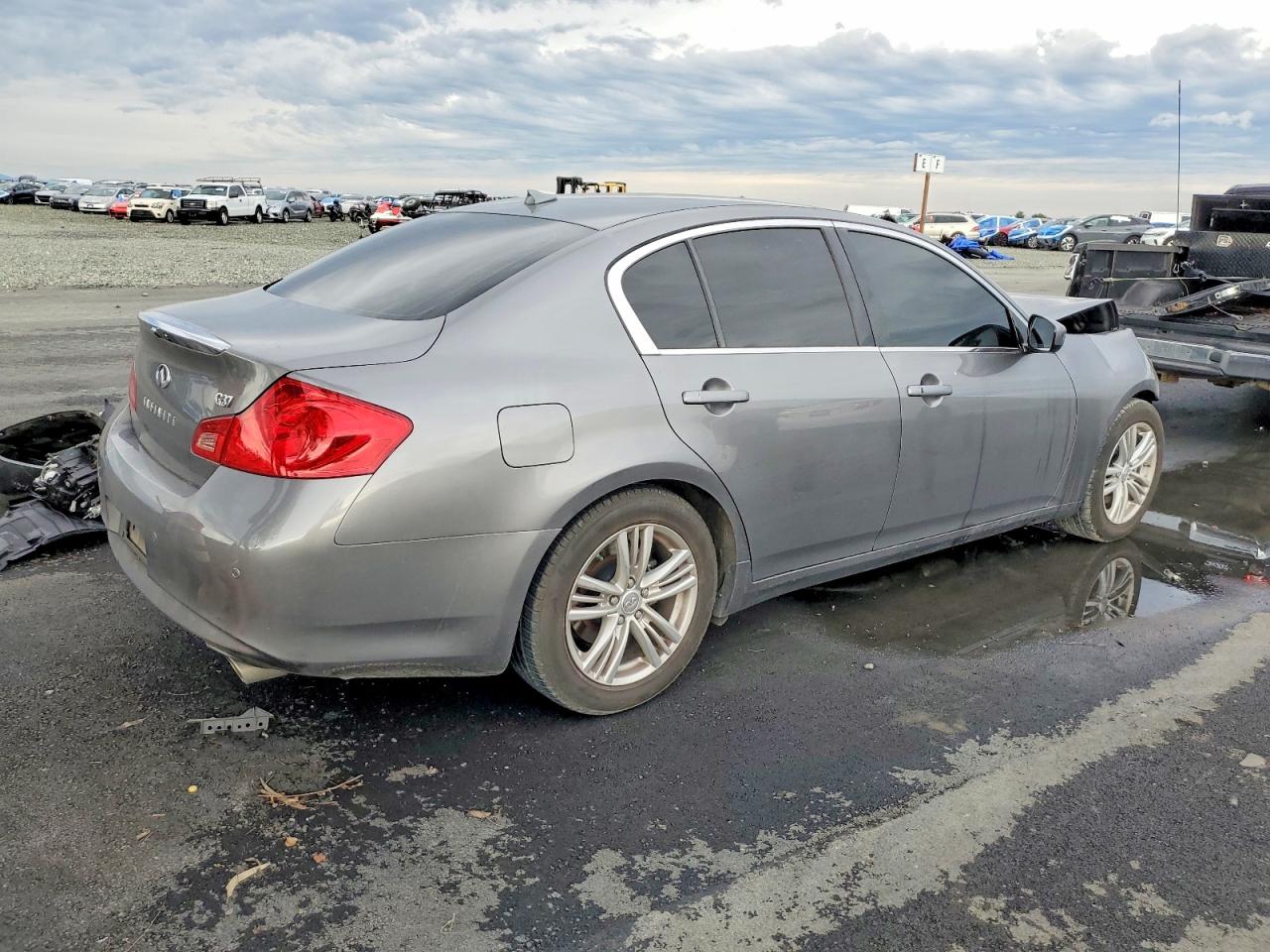2013 INFINITI G37 BASE photo 3