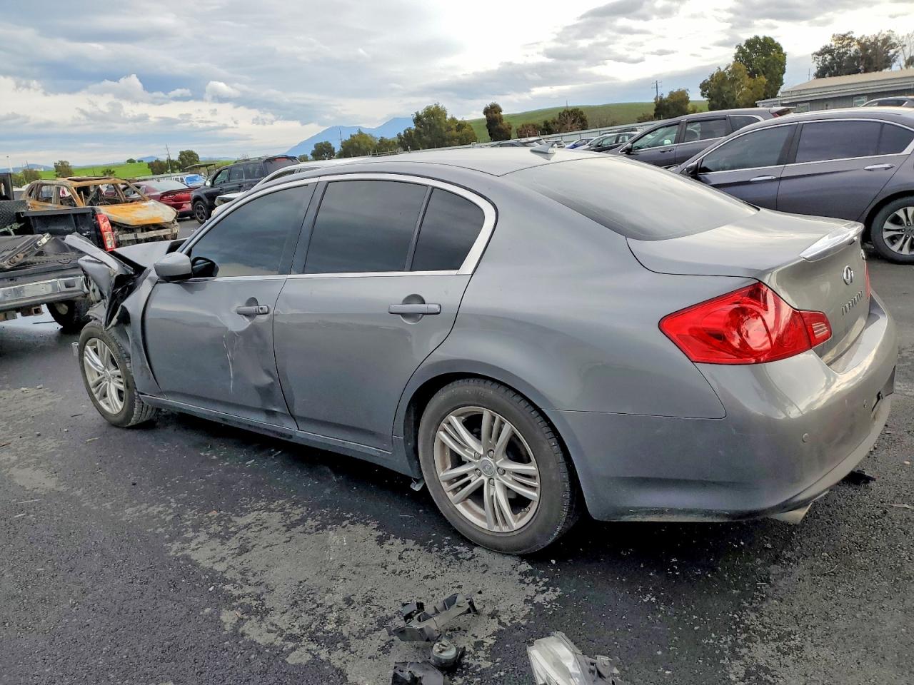 2013 INFINITI G37 BASE photo 2