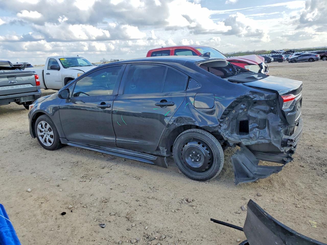 2021 TOYOTA COROLLA LE photo 2
