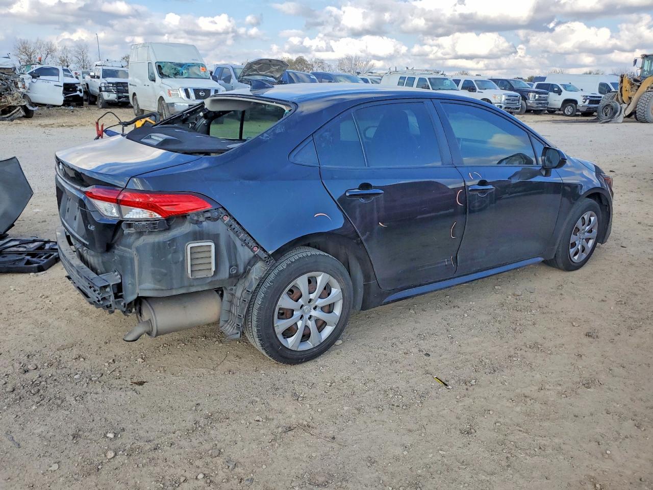 2021 TOYOTA COROLLA LE photo 3