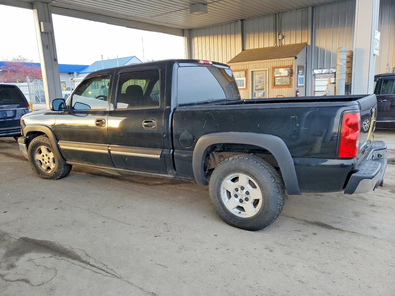 2005 CHEVROLET SILVERADO C1500 photo 2