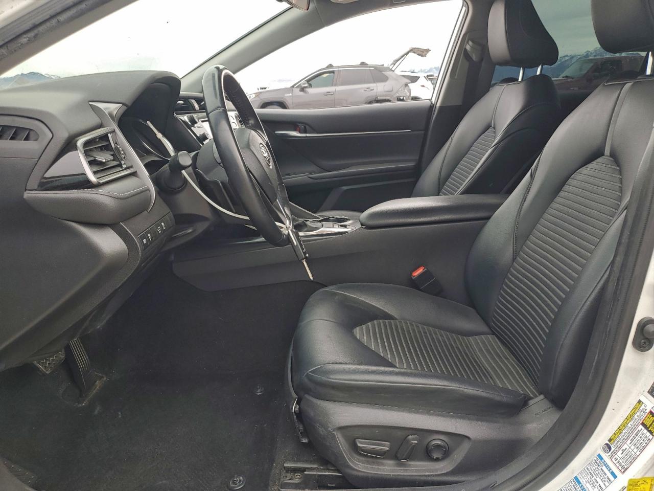 2020 TOYOTA CAMRY SE photo 7