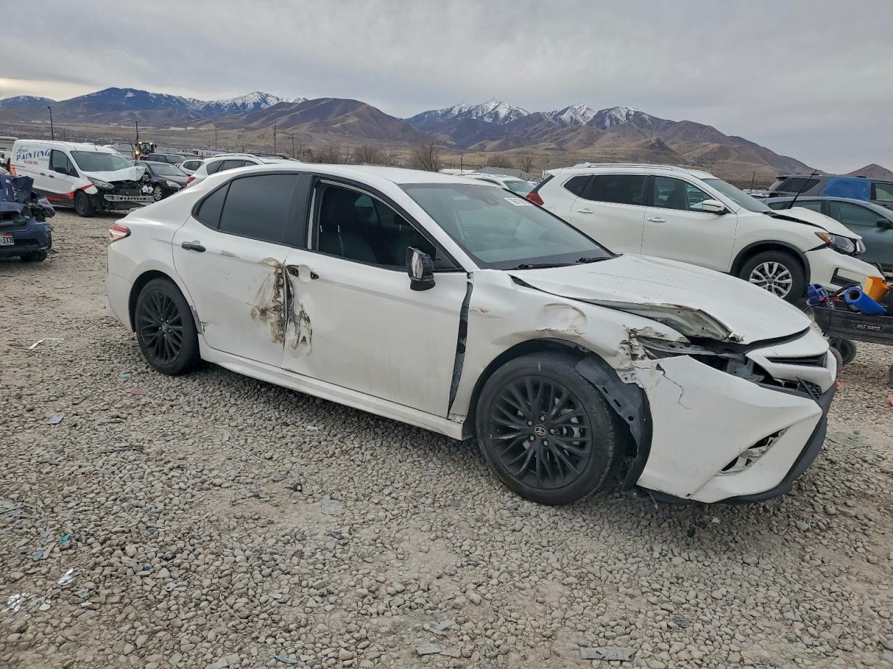 2020 TOYOTA CAMRY SE photo 4