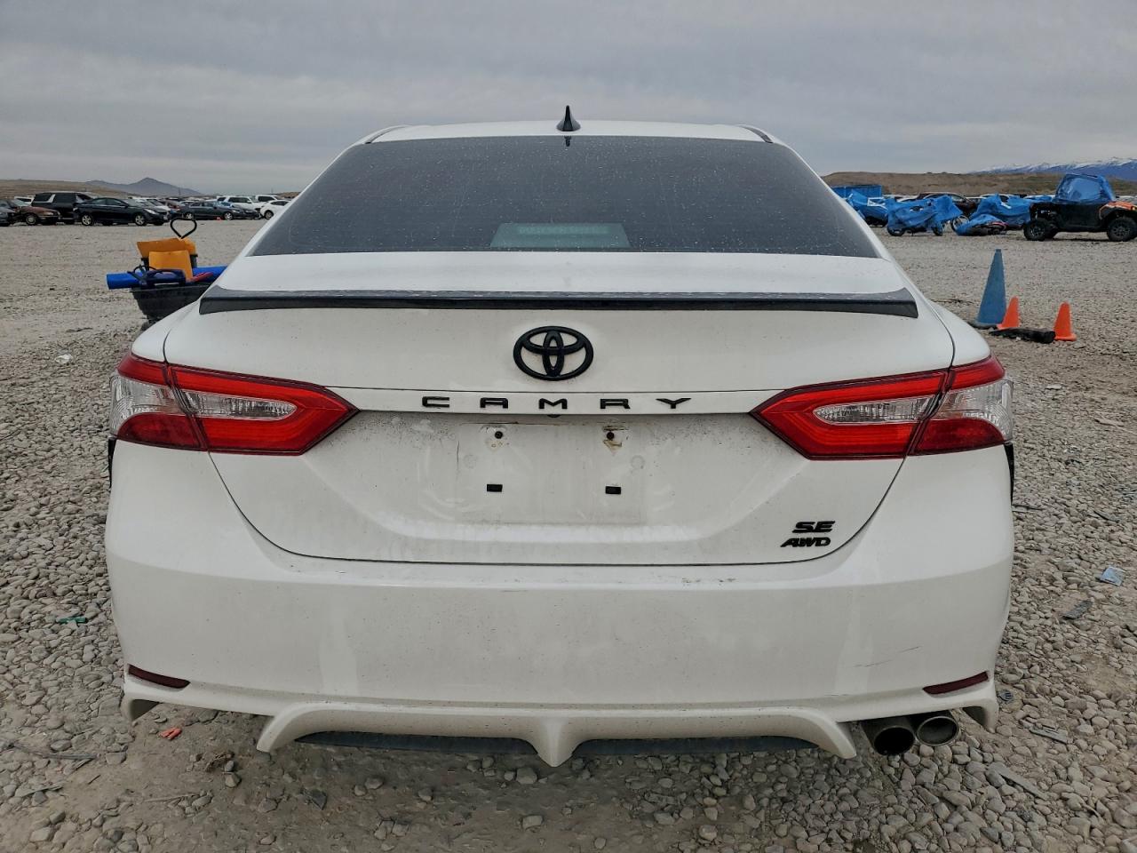 2020 TOYOTA CAMRY SE photo 6