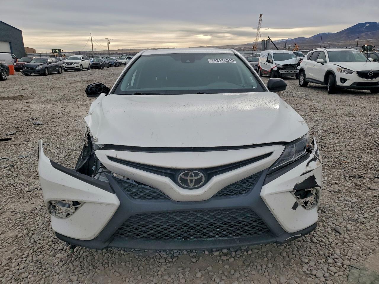 2020 TOYOTA CAMRY SE photo 5