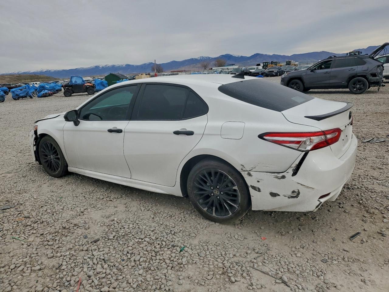 2020 TOYOTA CAMRY SE photo 2