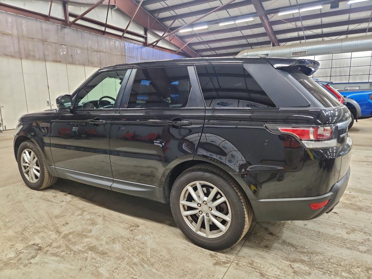 2017 LAND ROVER RANGE ROVER SPORT SE photo 2