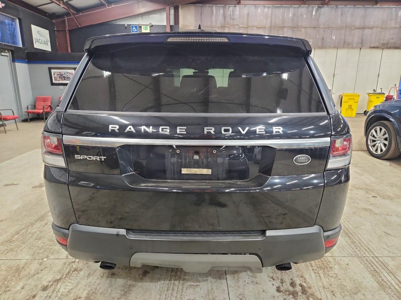 2017 LAND ROVER RANGE ROVER SPORT SE photo 6