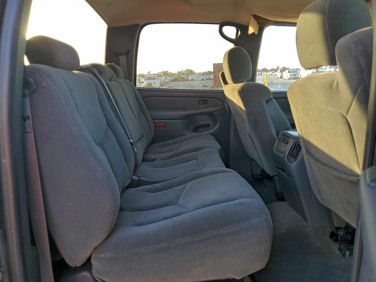 2004 CHEVROLET SILVERADO C2500 photo 10