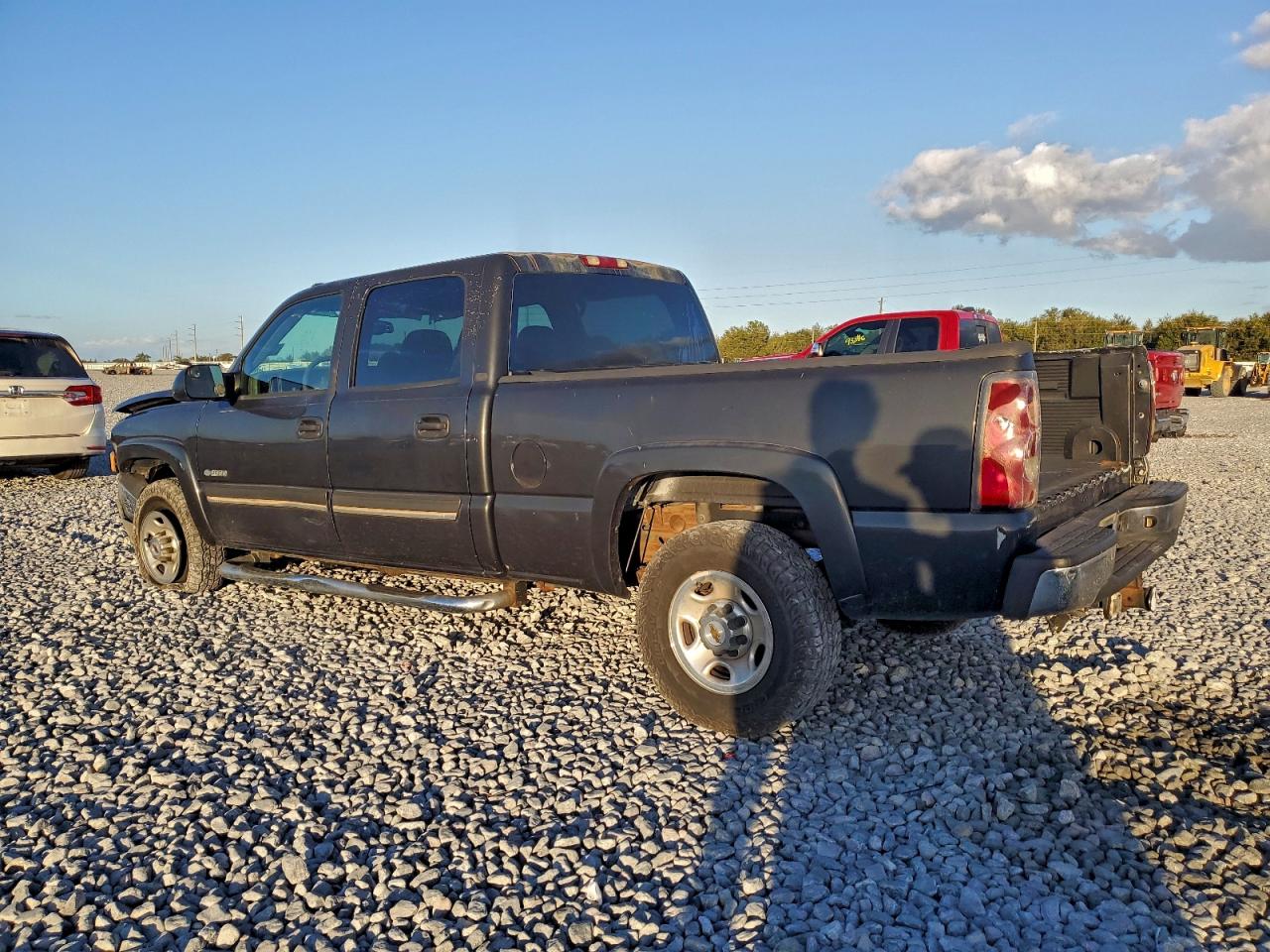 2004 CHEVROLET SILVERADO C2500 photo 2