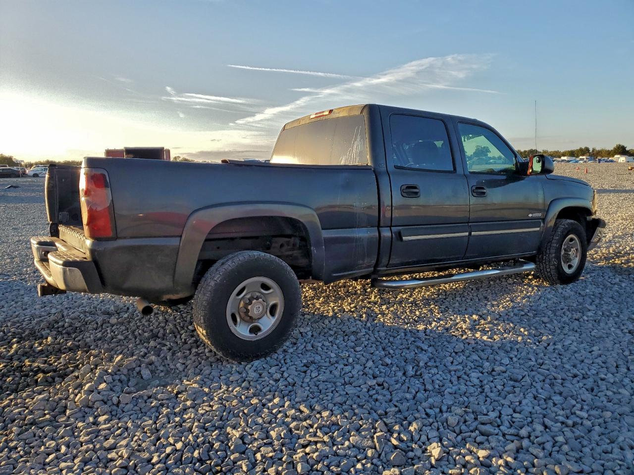 2004 CHEVROLET SILVERADO C2500 photo 3