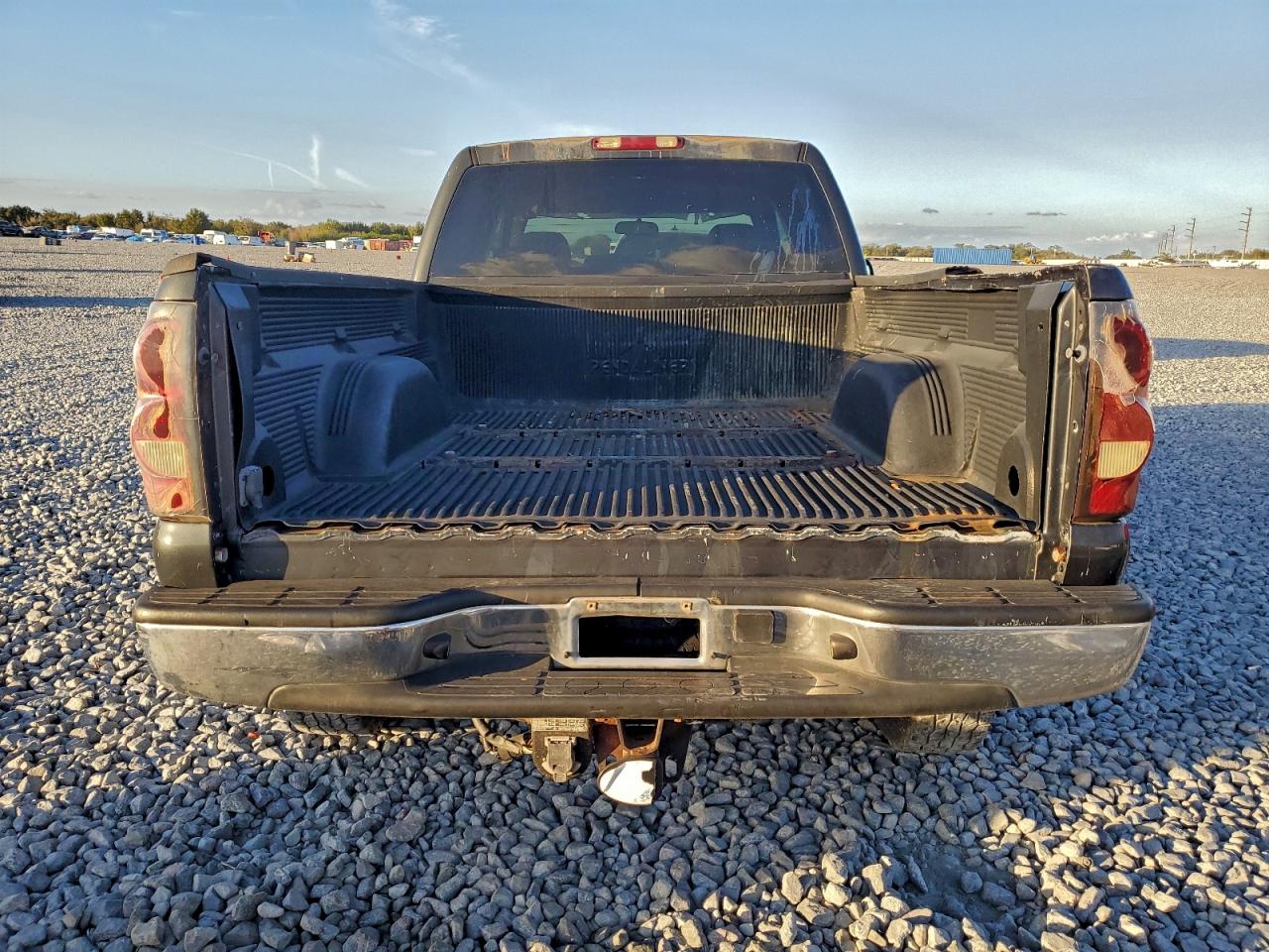 2004 CHEVROLET SILVERADO C2500 photo 6