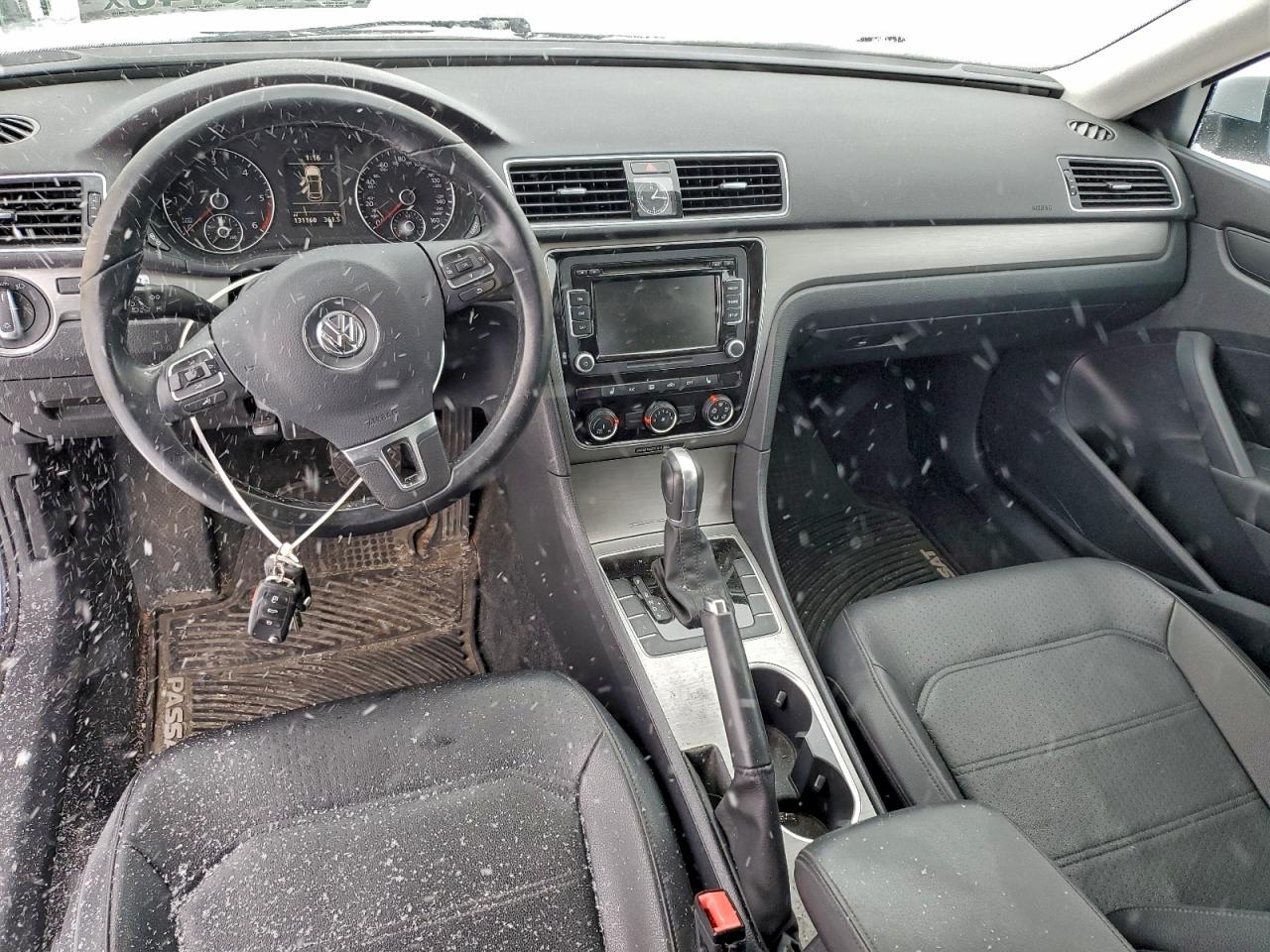 2015 VOLKSWAGEN PASSAT SE photo 8