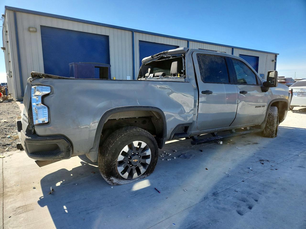 2024 CHEVROLET SILVERADO K2500 CUSTOM photo 3