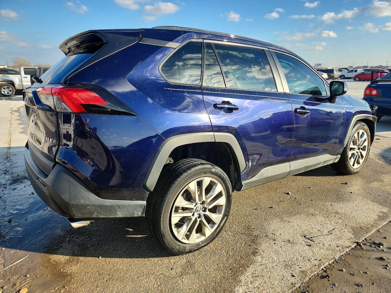 2021 TOYOTA RAV4 XLE PREMIUM photo 3