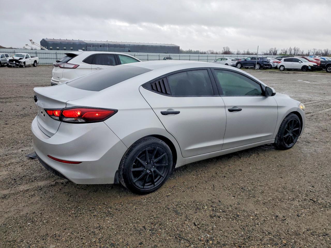2018 HYUNDAI ELANTRA SE photo 3