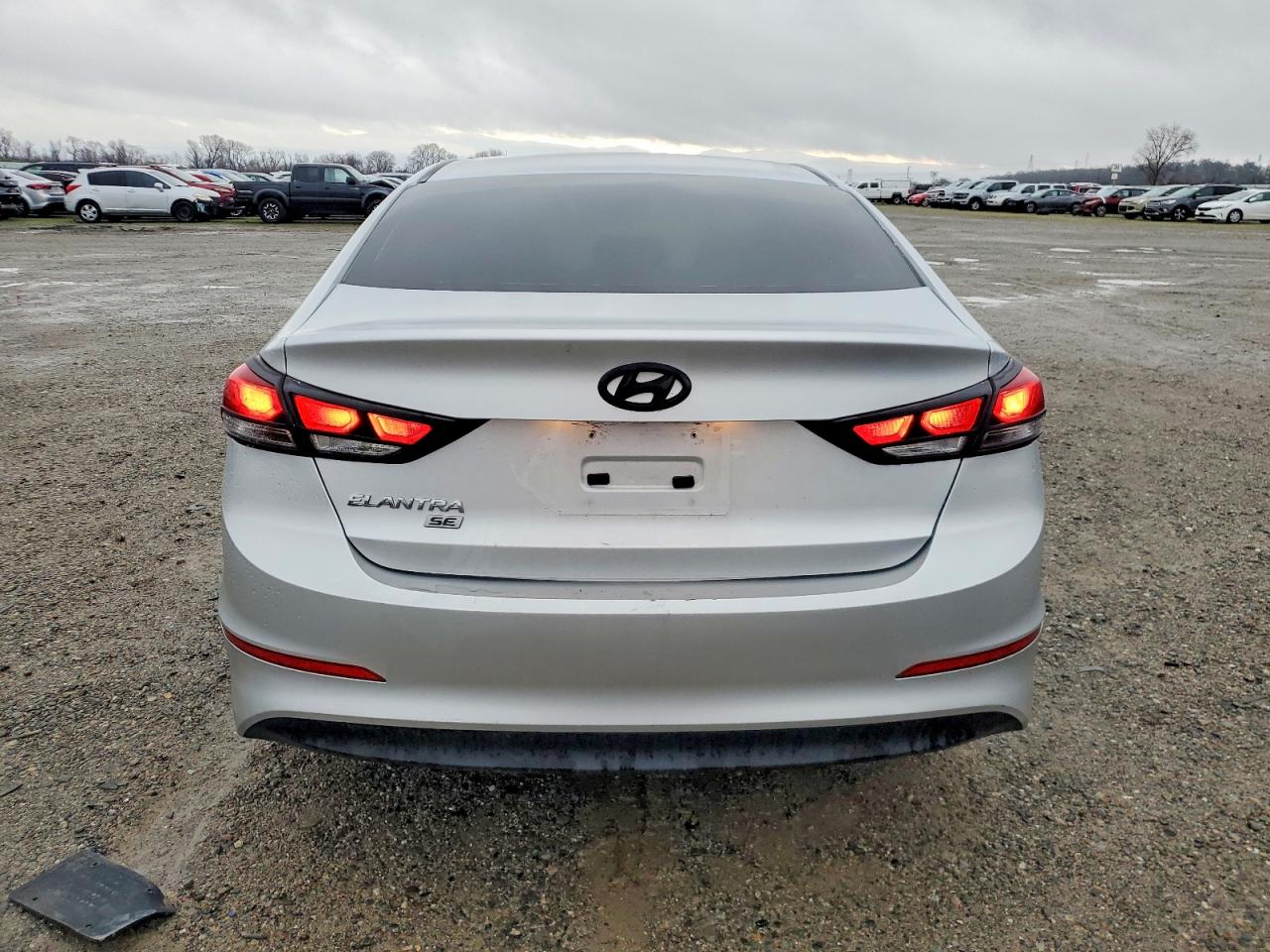 2018 HYUNDAI ELANTRA SE photo 6