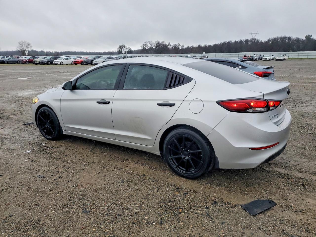 2018 HYUNDAI ELANTRA SE photo 2