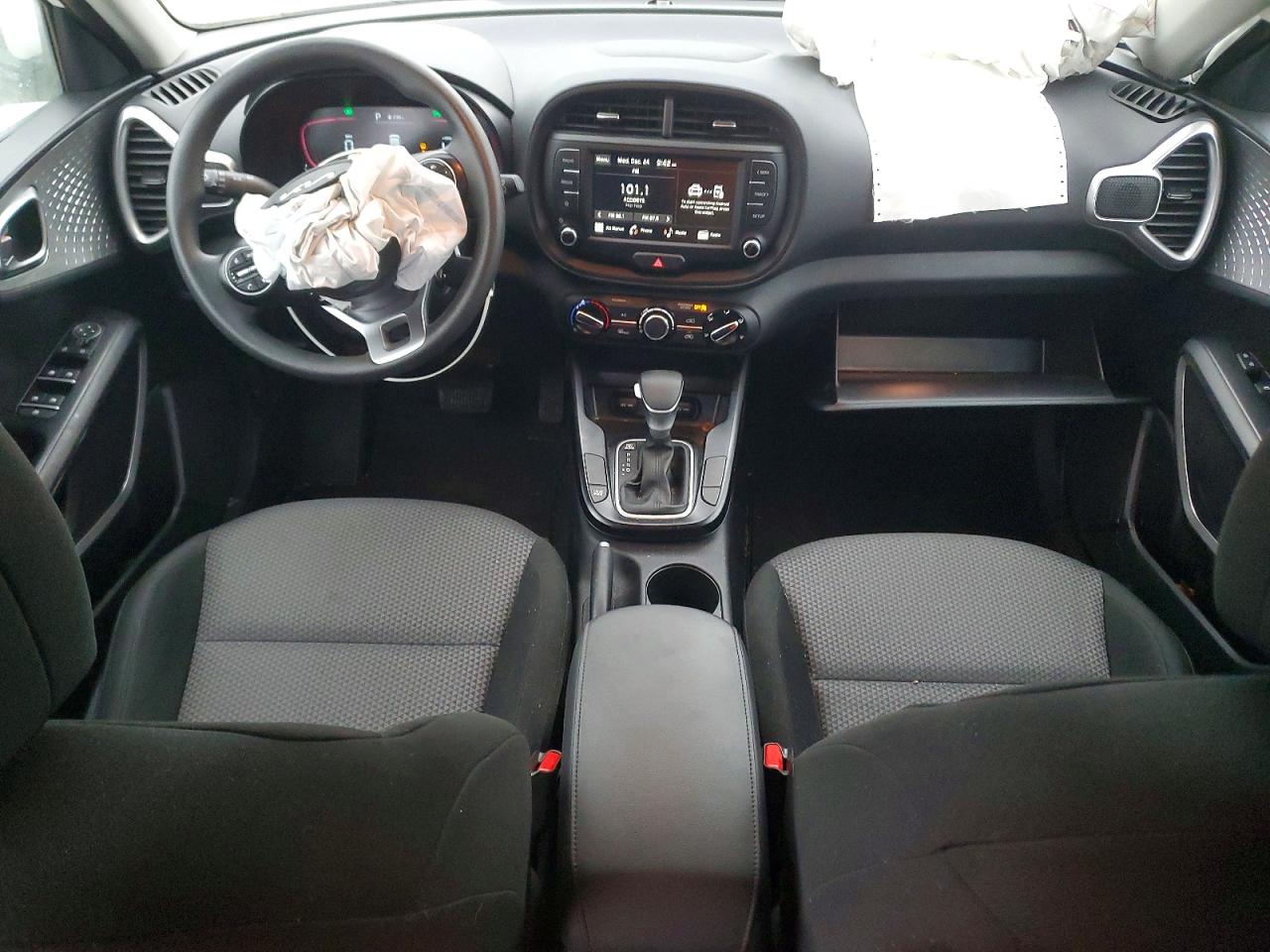 2025 KIA SOUL LX photo 8