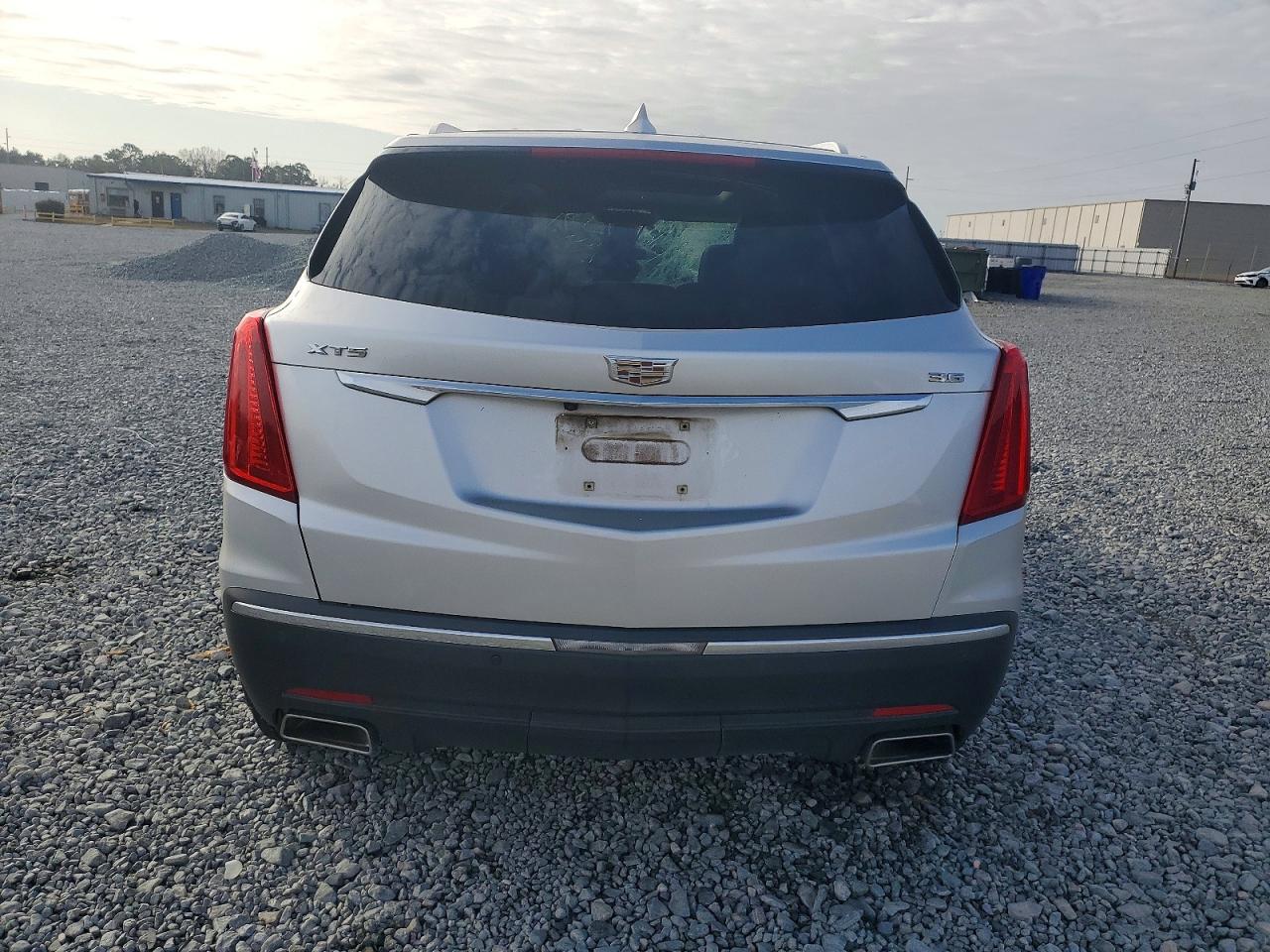 2017 CADILLAC XT5 LUXURY photo 6