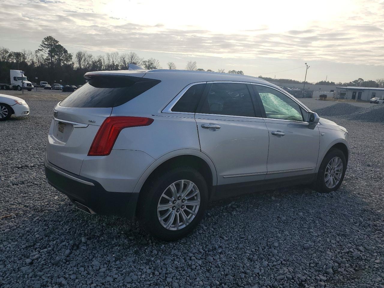 2017 CADILLAC XT5 LUXURY photo 3