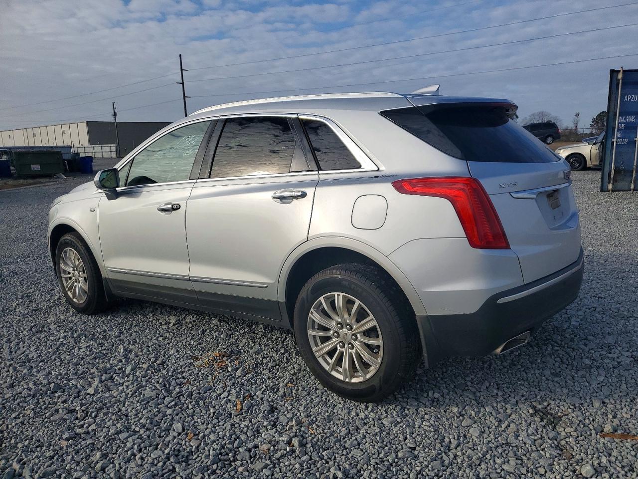 2017 CADILLAC XT5 LUXURY photo 2