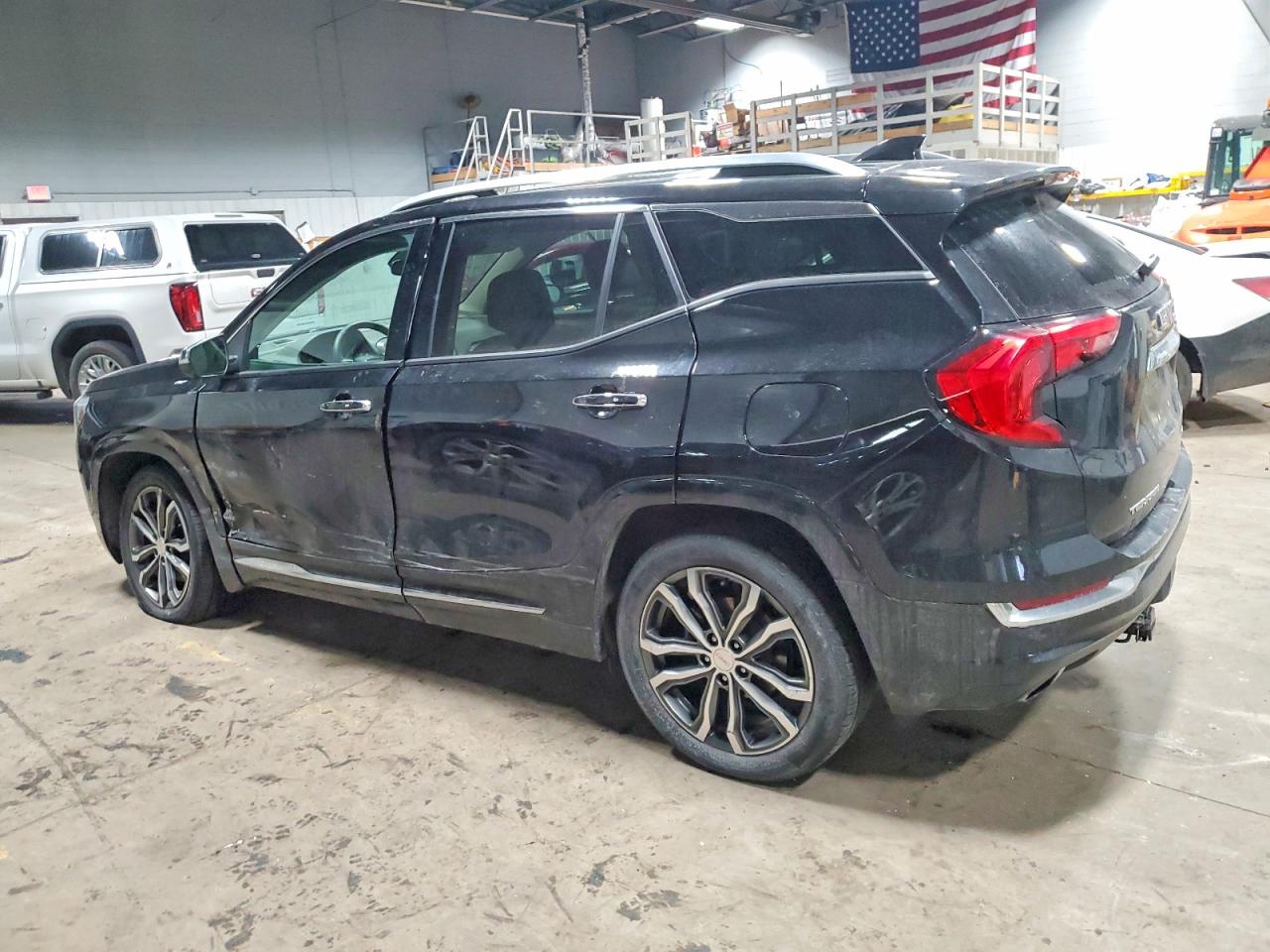 2018 GMC TERRAIN DENALI photo 2