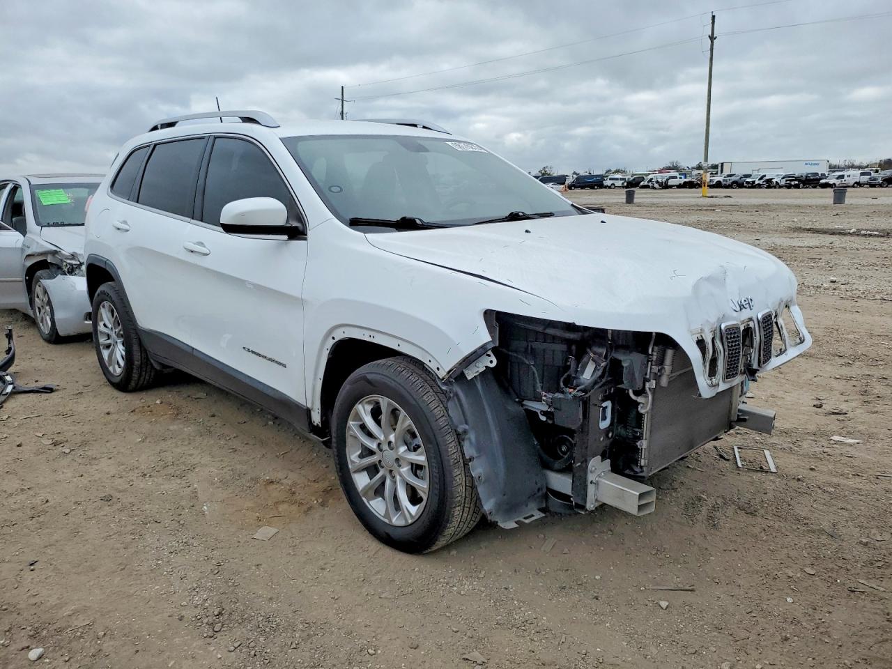 2019 JEEP CHEROKEE LATITUDE photo 4