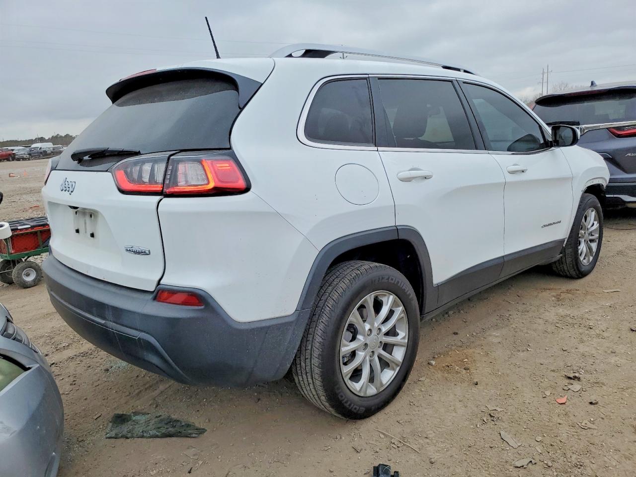 2019 JEEP CHEROKEE LATITUDE photo 3