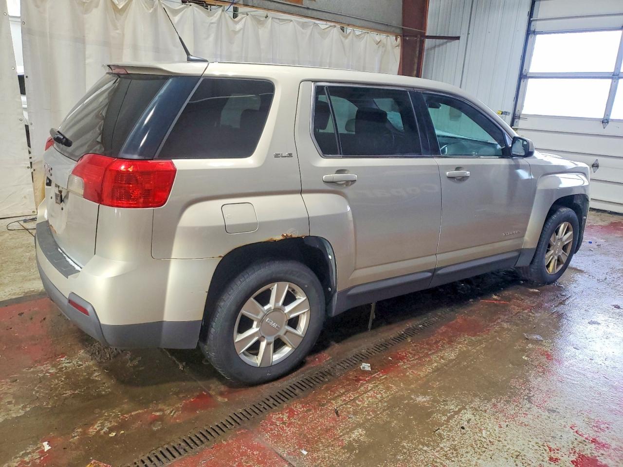 2012 GMC TERRAIN SLE photo 3