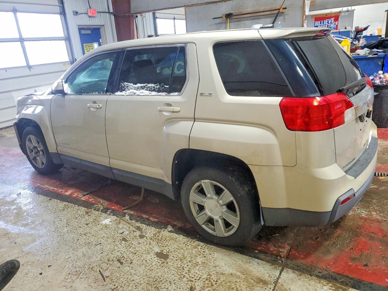 2012 GMC TERRAIN SLE photo 2