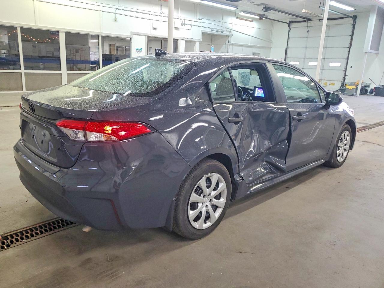 2024 TOYOTA COROLLA LE photo 3