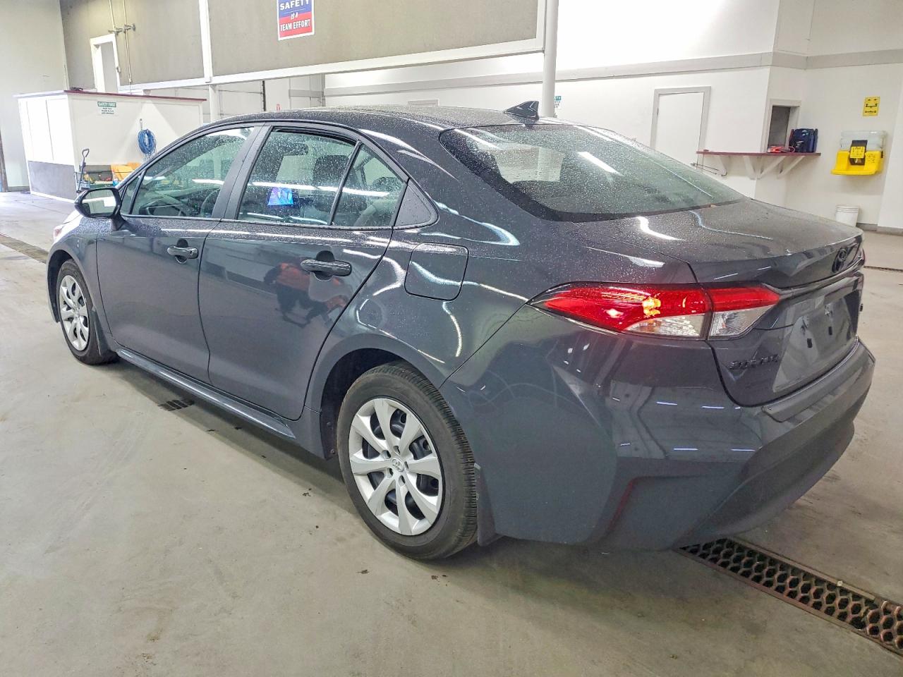2024 TOYOTA COROLLA LE photo 2
