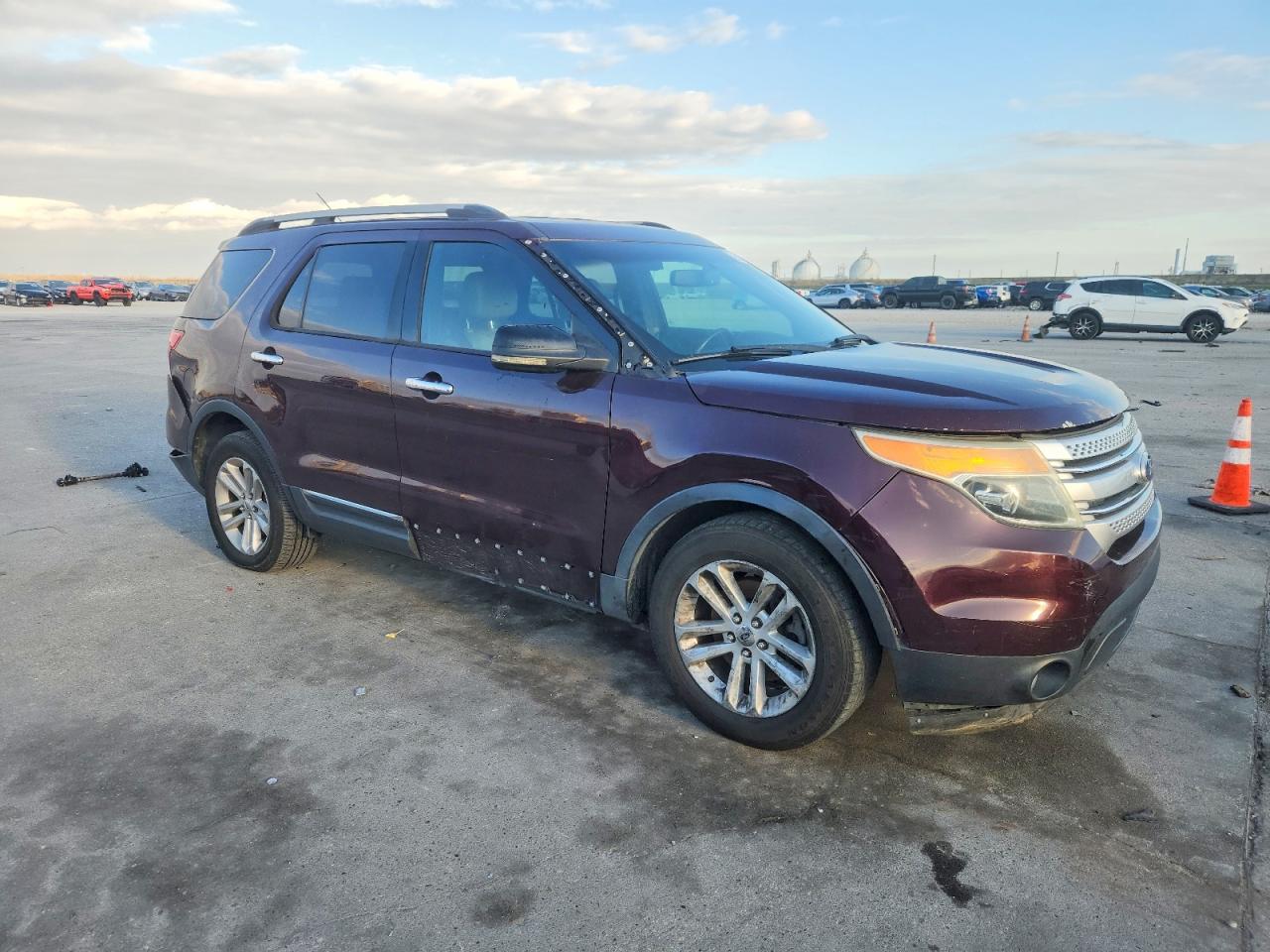 2011 FORD EXPLORER XLT photo 4