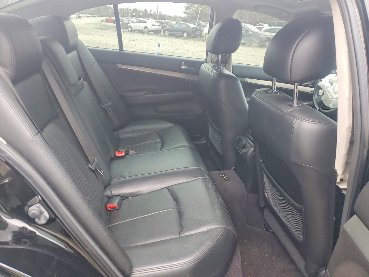 2013 INFINITI G37 photo 10