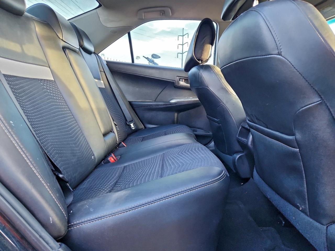 2014 TOYOTA CAMRY L photo 10
