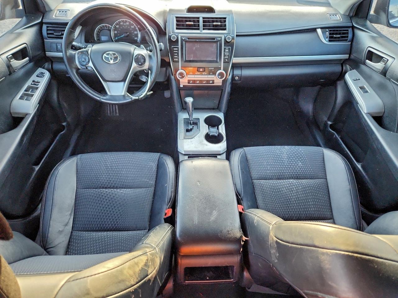 2014 TOYOTA CAMRY L photo 8