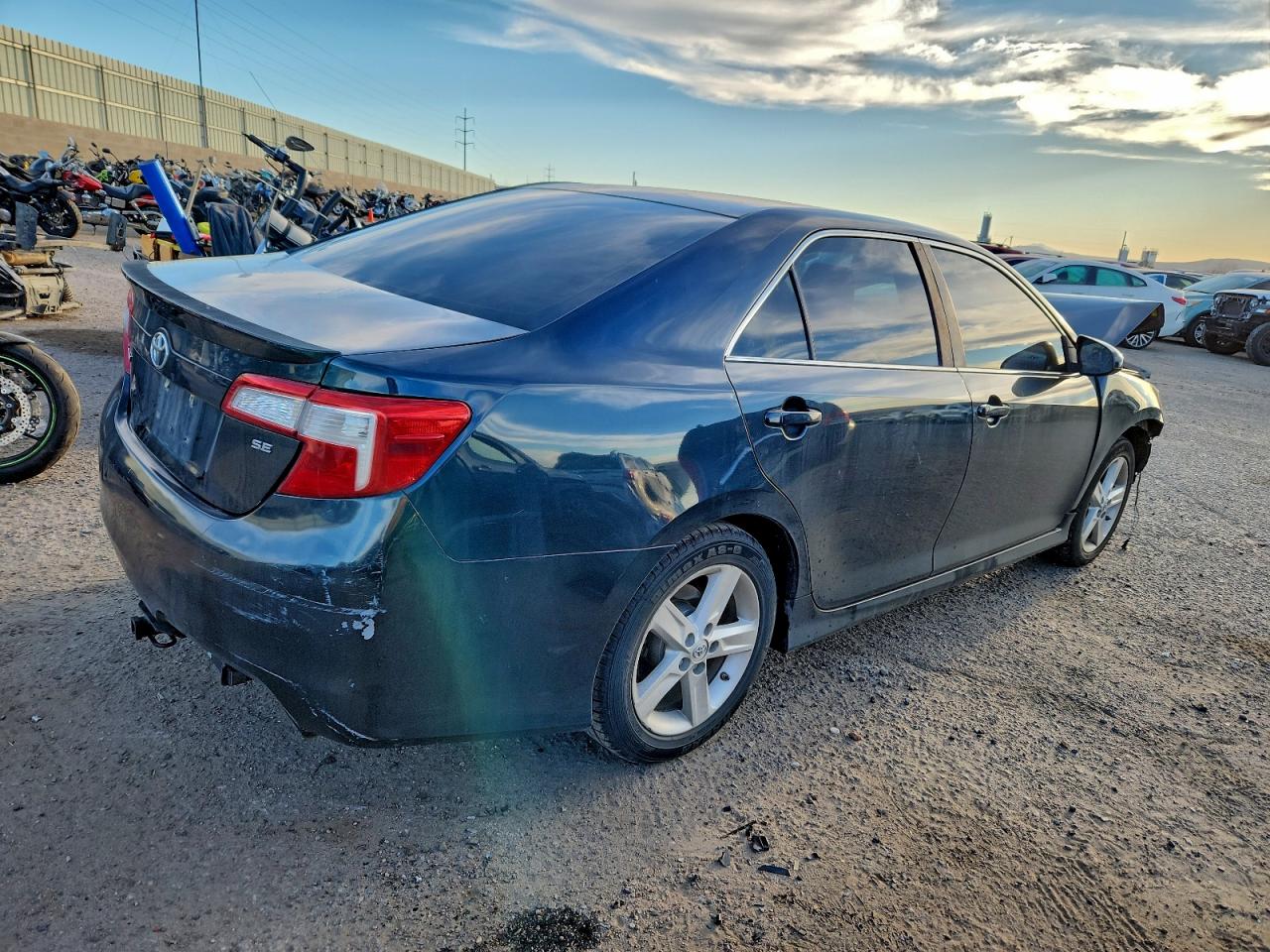 2014 TOYOTA CAMRY L photo 3