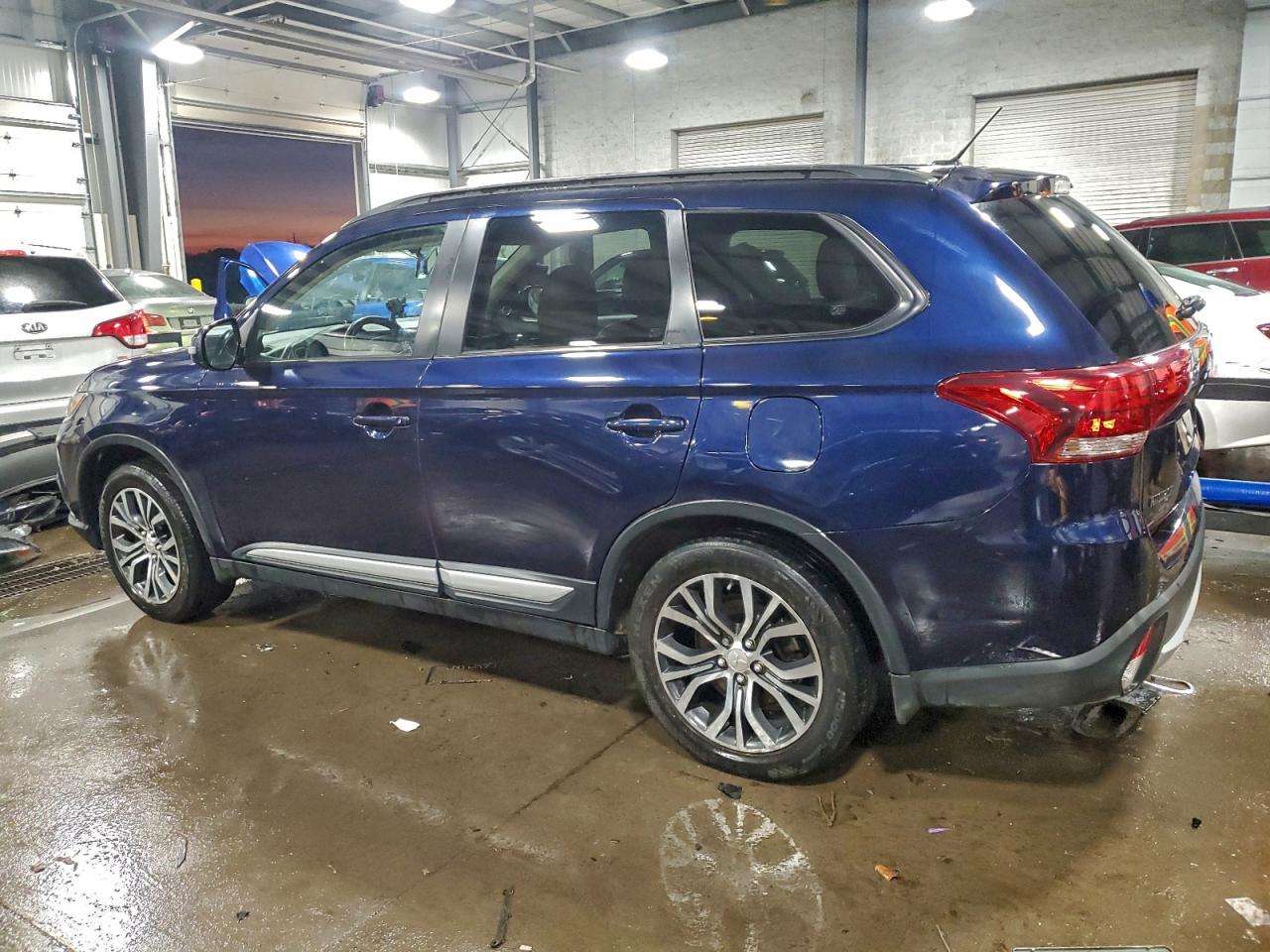 2016 MITSUBISHI OUTLANDER SE photo 2